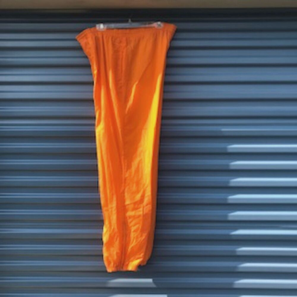 Size: Large (42-44) Tennessee Volunteers Basketball Warm Up Sweatpants . Used